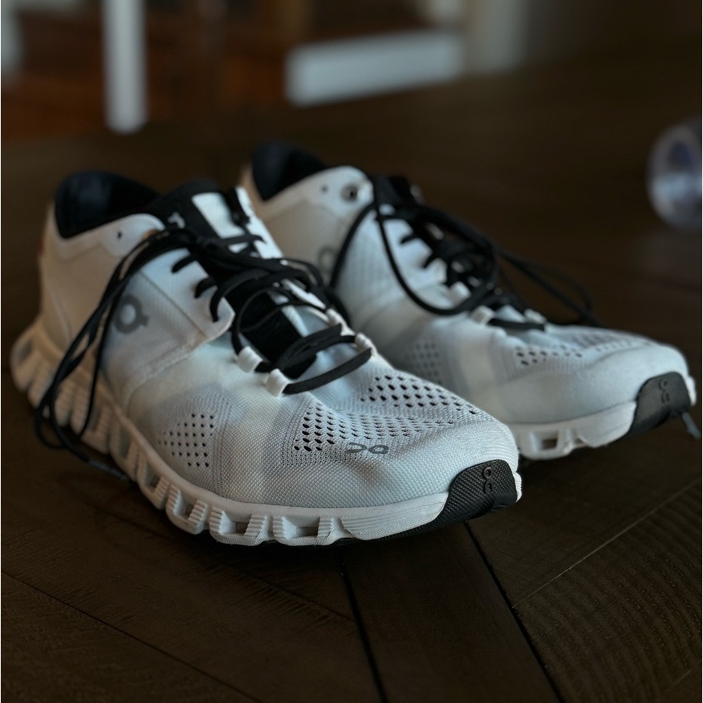 Women’s White On Cloud Sneaker in White and Black